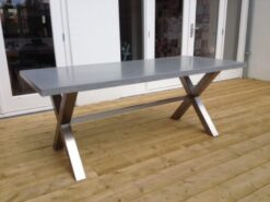 Beton tafel RVS X frame 2