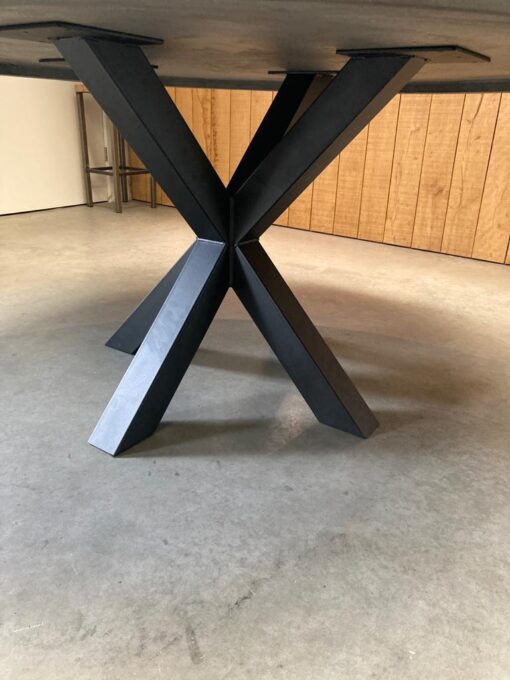 Beton tafel vierkant zwart staal onderstel