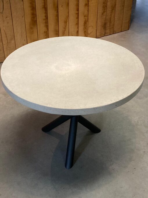 Ronde beton tafel